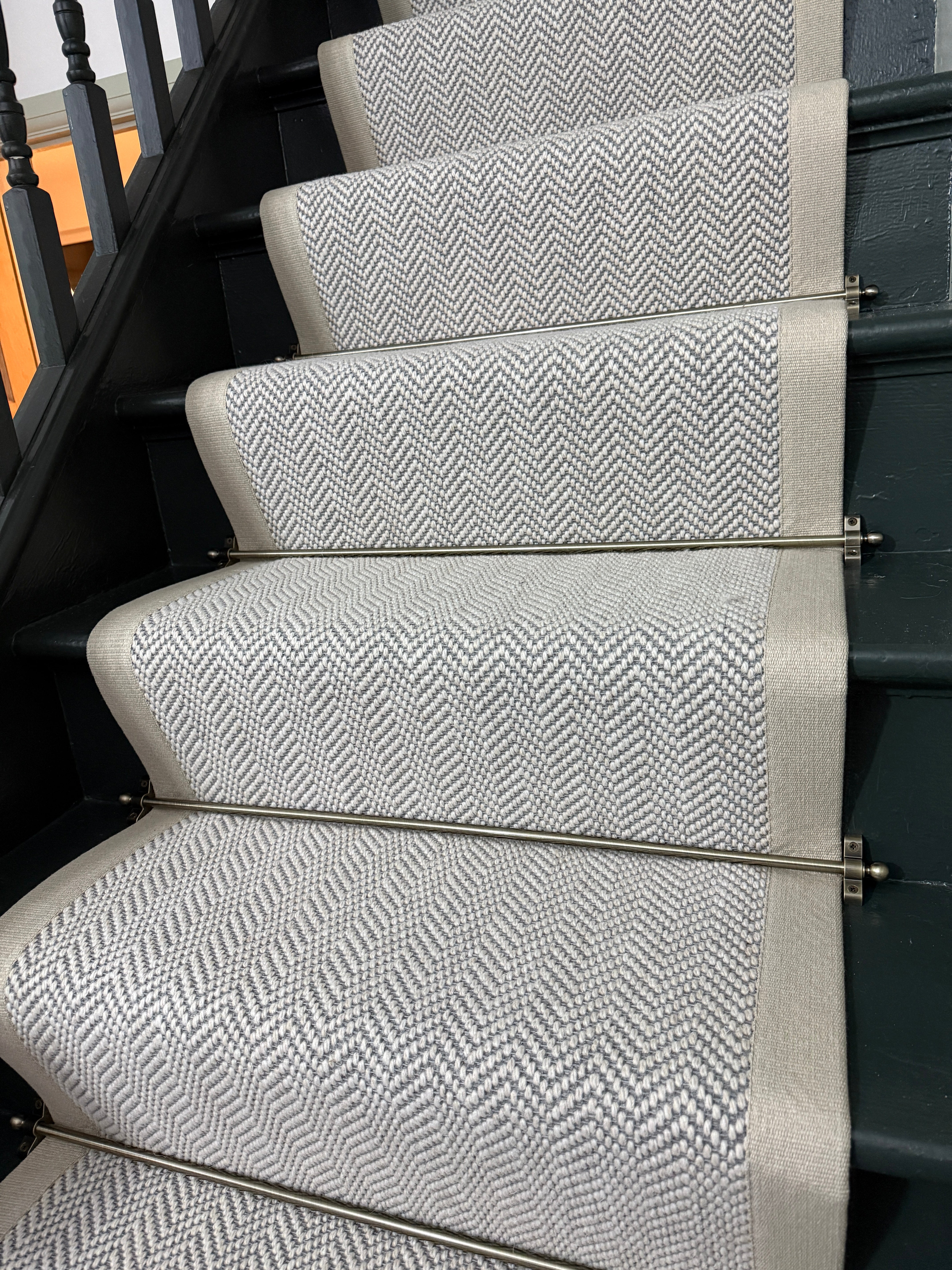 Flatweave Herringbone Stair Runner β Zinc | 65cm x 6.5m | Oatmeal Edge
