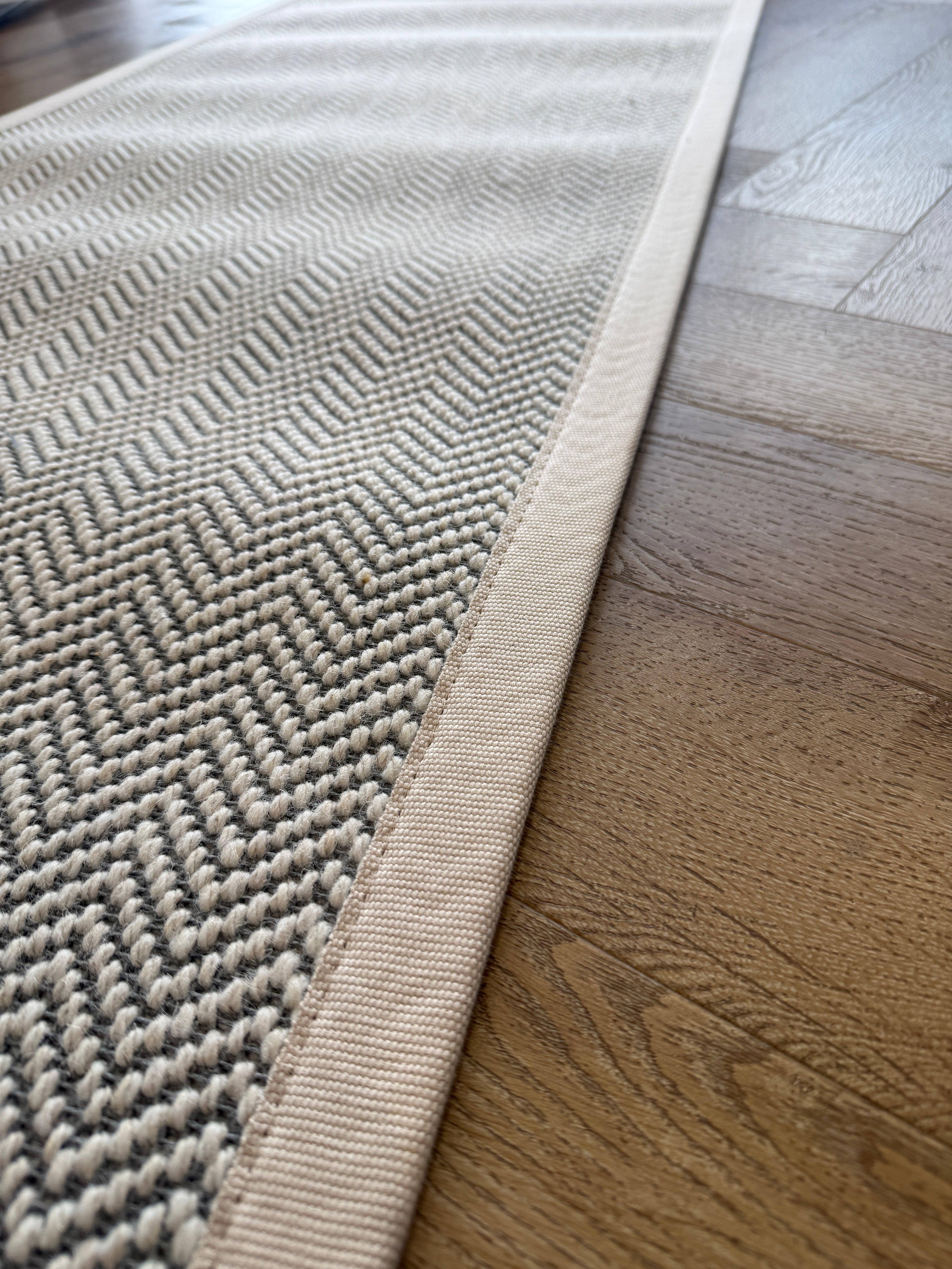 Flatweave Herringbone Stair Runner β Zinc | 65cm x 6.5m | Oatmeal Edge
