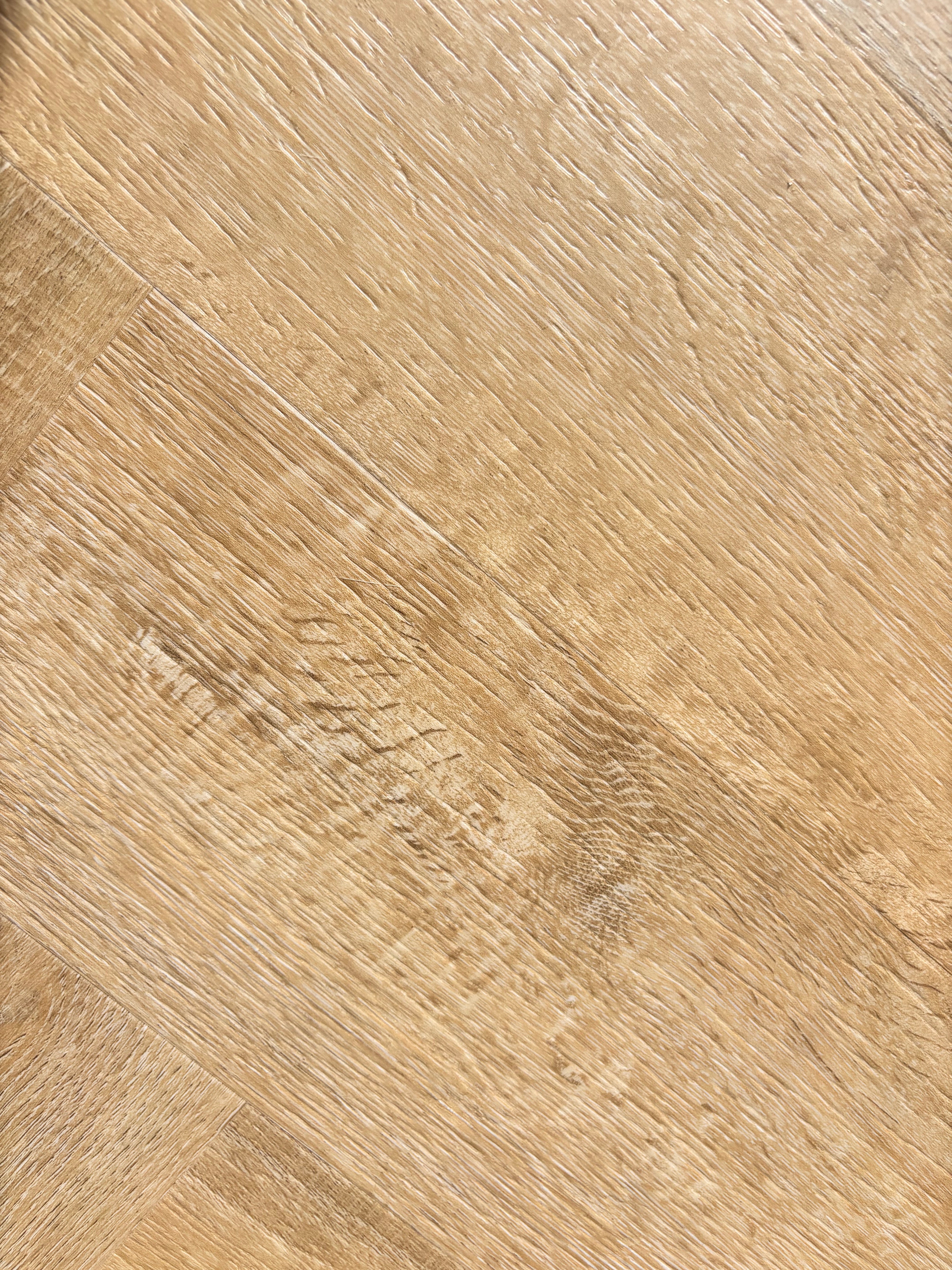 Sawcut Oak Dark Herringbone Solide Click LVT 30