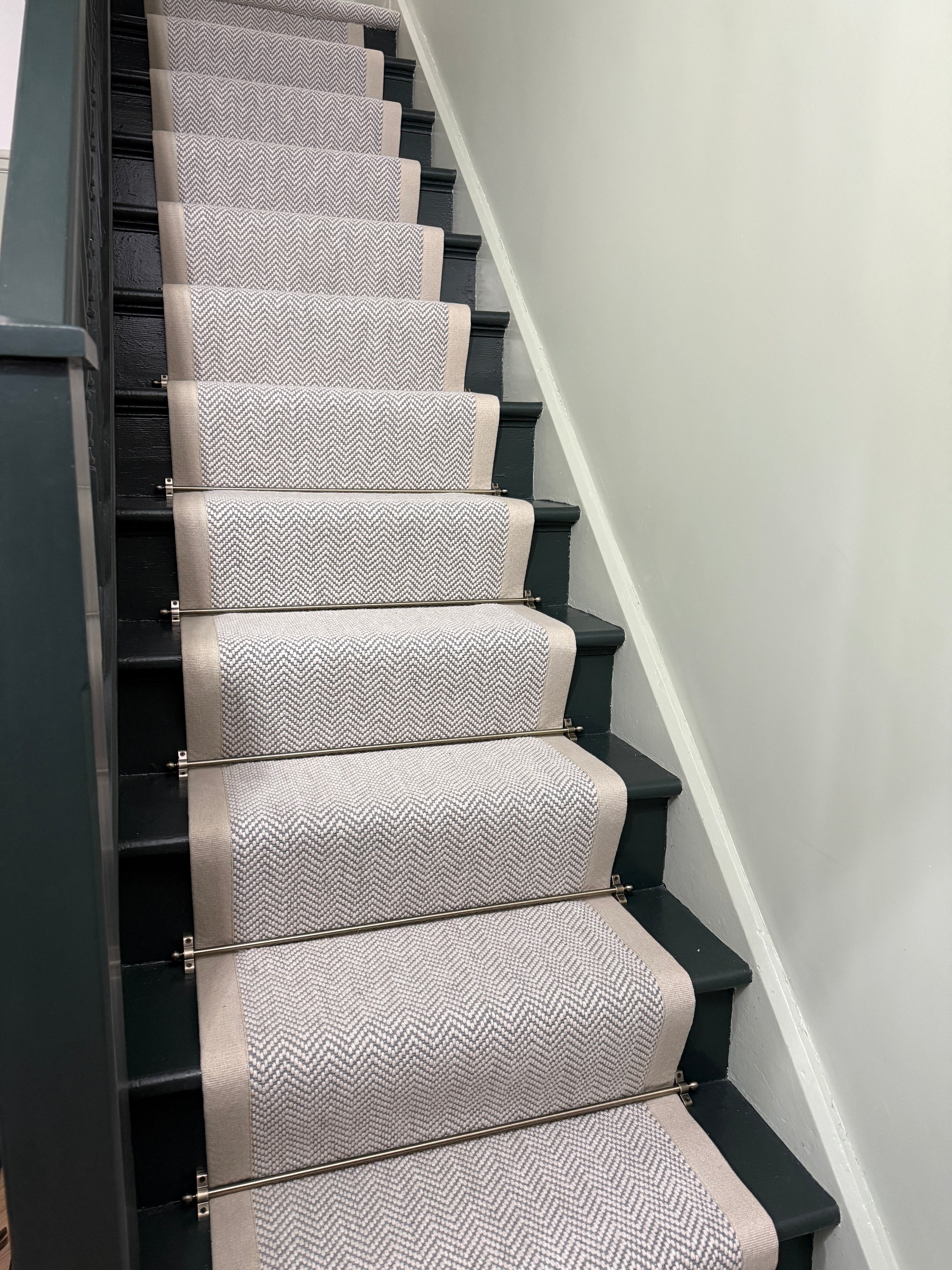 Flatweave Herringbone Stair Runner – Zinc | 65cm x 6.5m | Oatmeal Edge