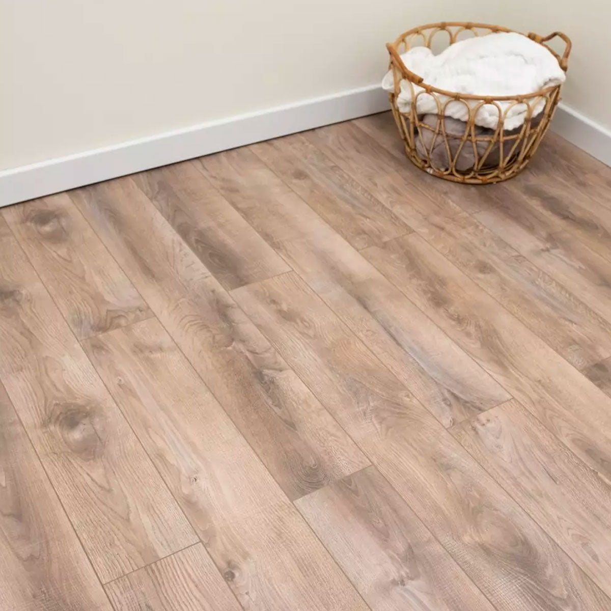 Love AQUA laminate flooring in Splash, featuring its cool, modern tones.