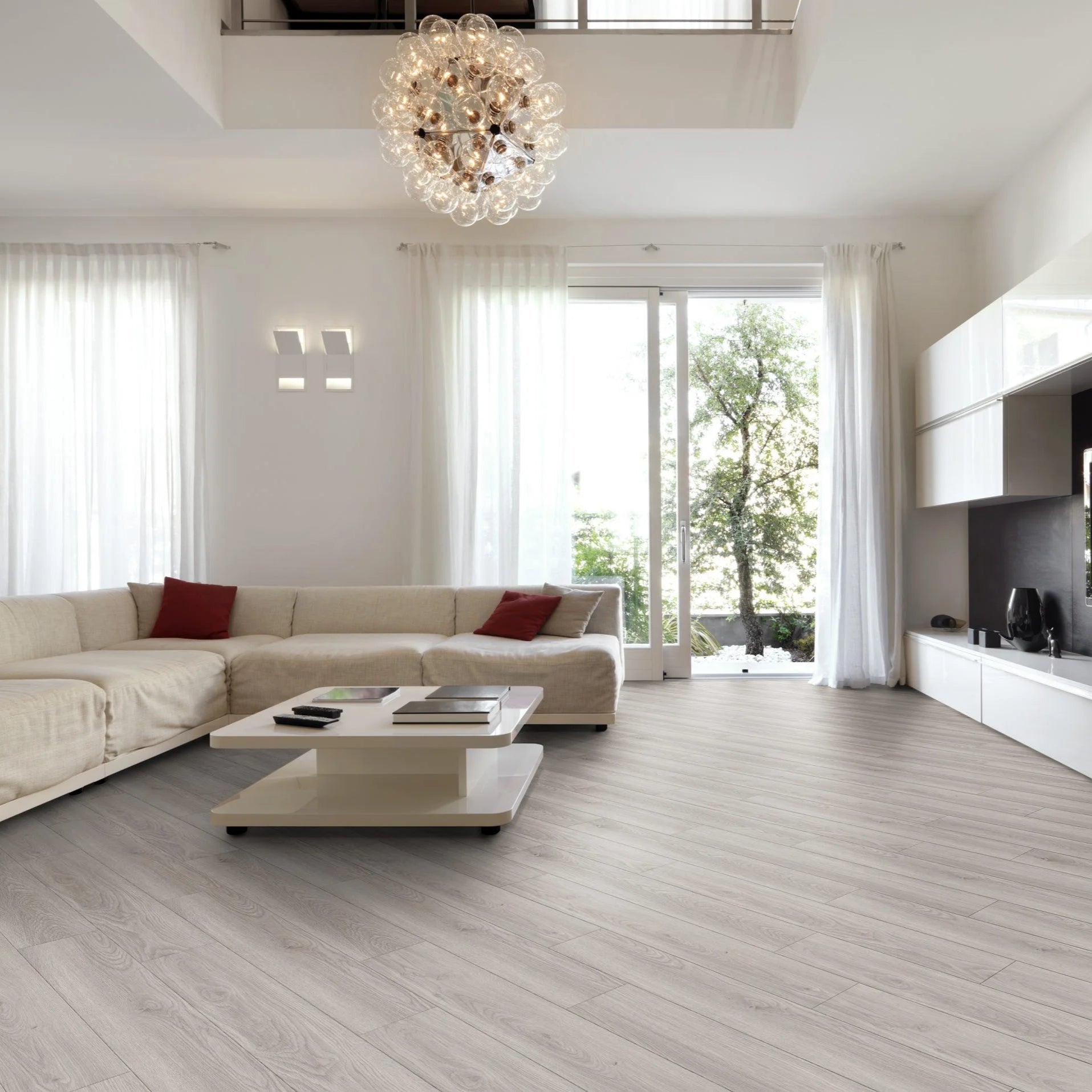 Luvanto Design Wood Plank flooring in Pearl Oak with warm wood tones