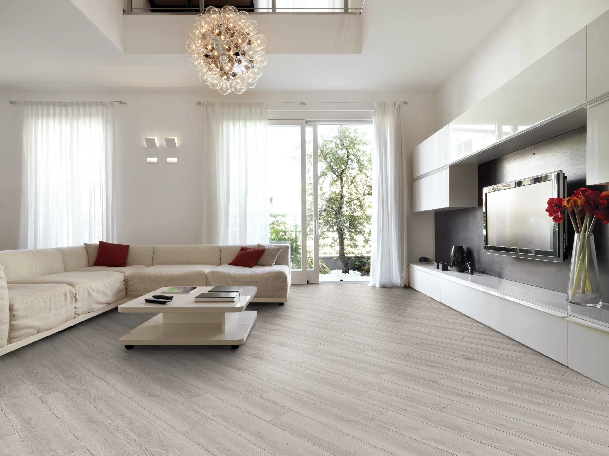 Luvanto Design Wood Plank flooring in Pearl Oak with warm wood tones