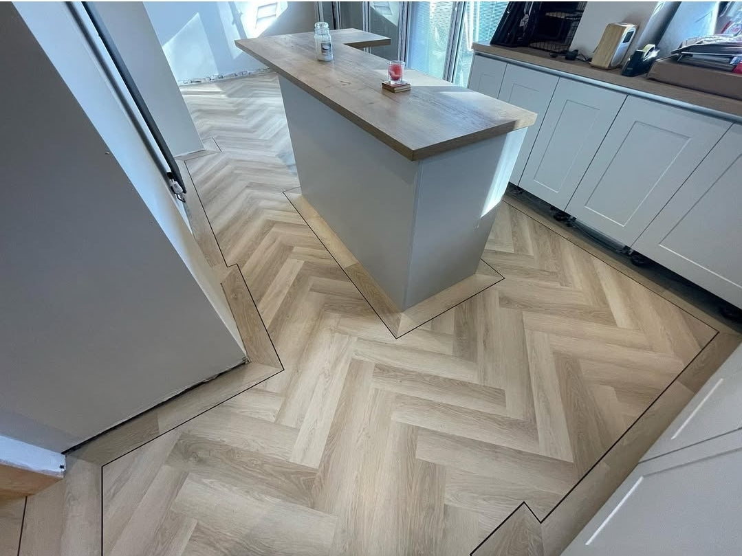 Soft Oak Greige Herringbone Solide Click LVT 30