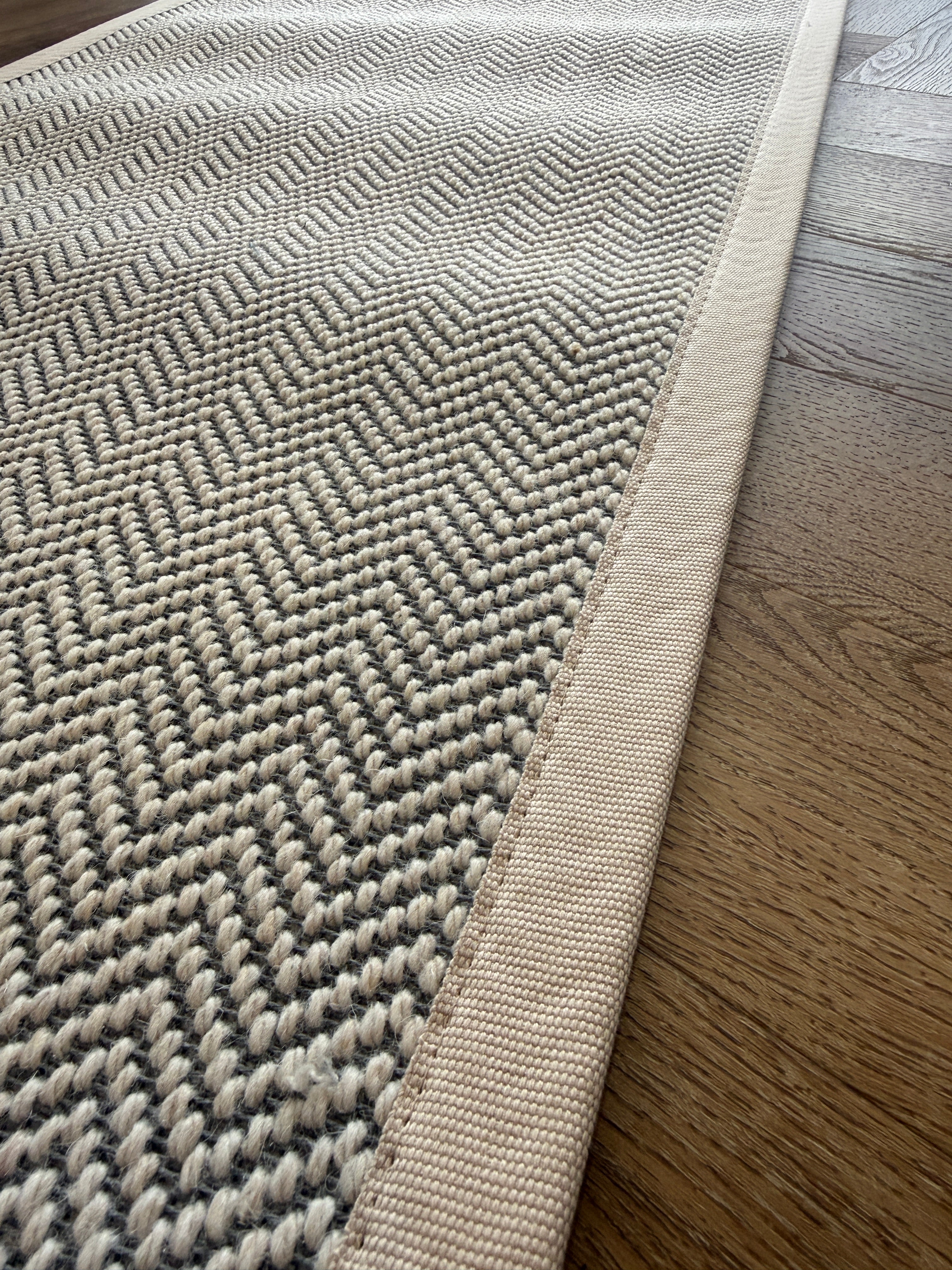 Flatweave Herringbone Stair Runner – Zinc | 65cm x 6.5m | Oatmeal Edge